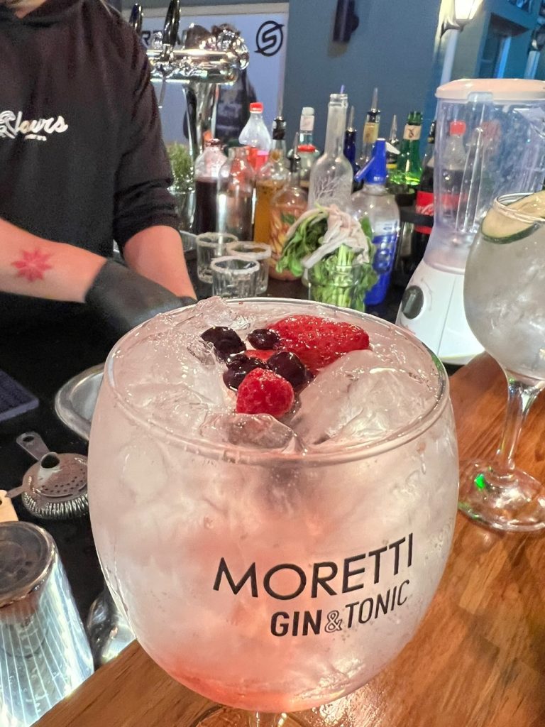 LOWERS CARILO GINTONIC MORETTI