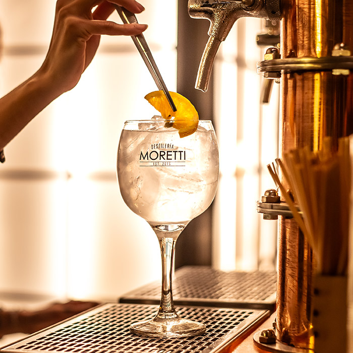 Moretti-gin-bar-gin-tonic-tirado
